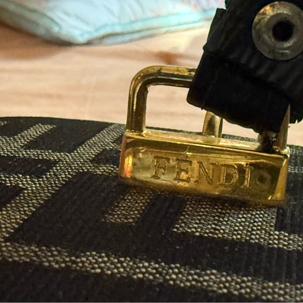 /traded/π― Fendi Zucca 2 Way Vanity Bag - Picture 7 of 15